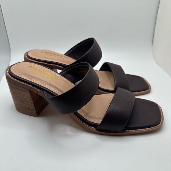 CUSHIONAIRE Women's two band block heel sandal +Memory Foam 6.5 WIDE BROWN - Picture 1 of 7